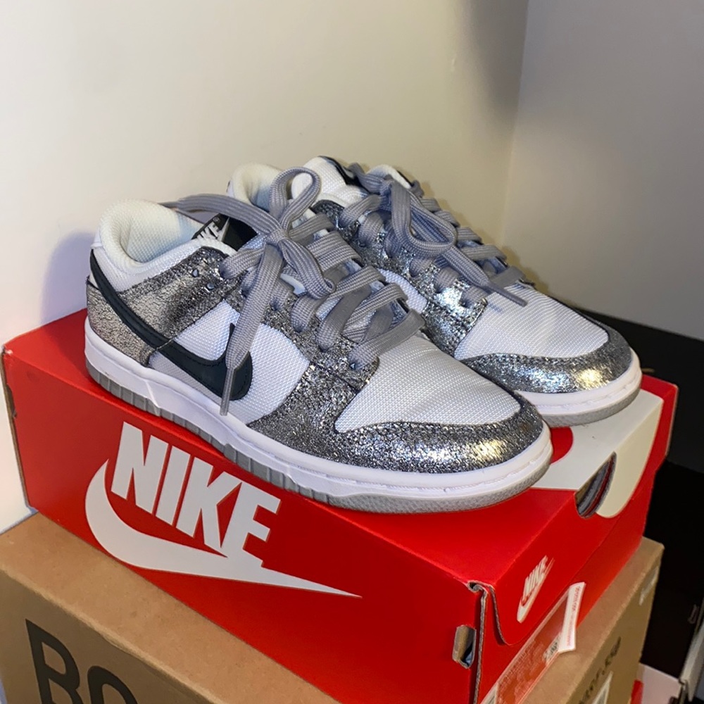 W Nike dunk low, metallic silver/off noir-white size 5 women worn ones